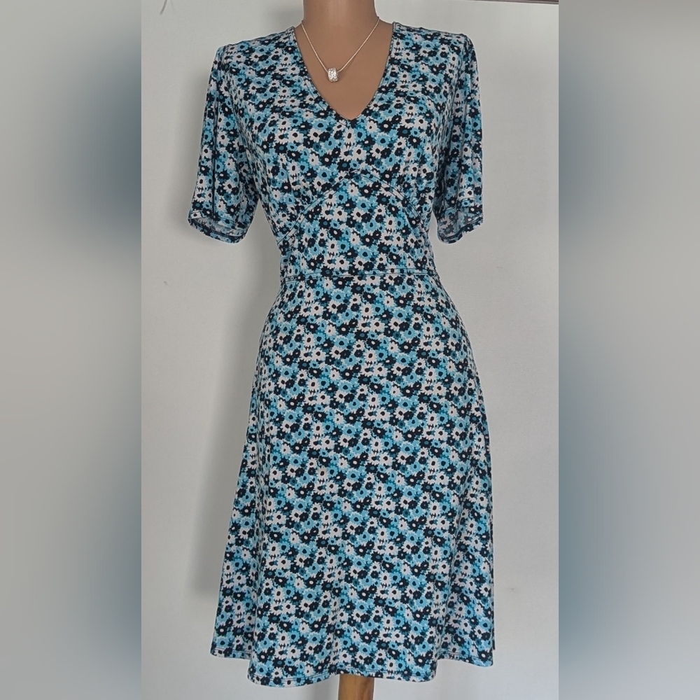 Michael Kors, Springtime 2018 collection, Size L, light & dark blue w white